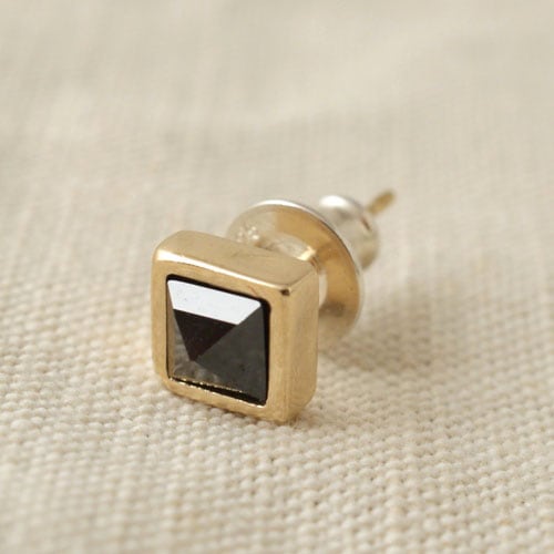 STONE STUDS SQUARE PIERCE G