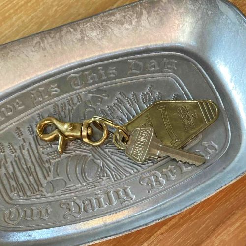 HEAVY MOTEL KEY HOLDER