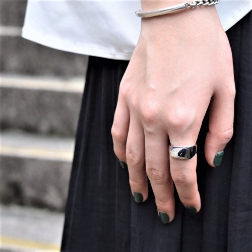 R103RPASYMMETRIC SQUARE RING