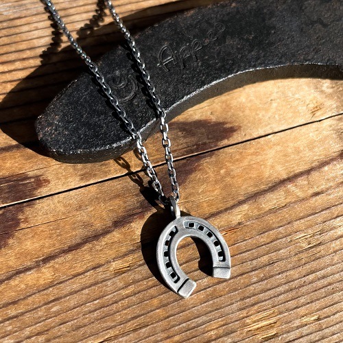 HORSESHOE NECKLACE VINTAGE2