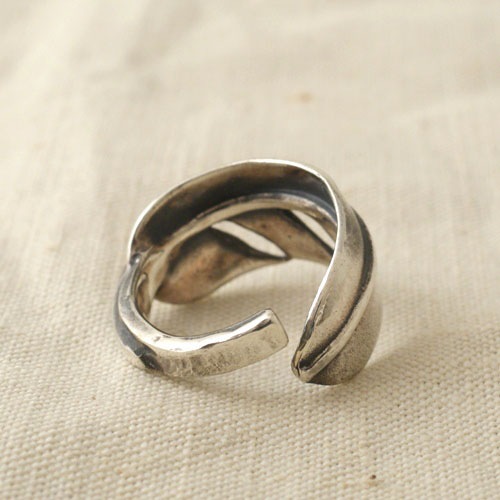 FEATHER RING