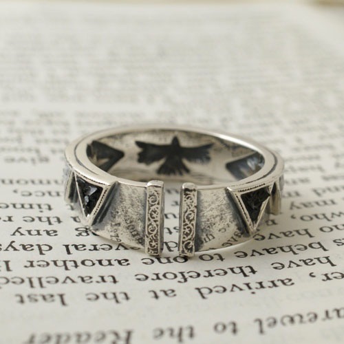 GARDEN OF EDEN ONYXHOWLITE TRIANGLE RING