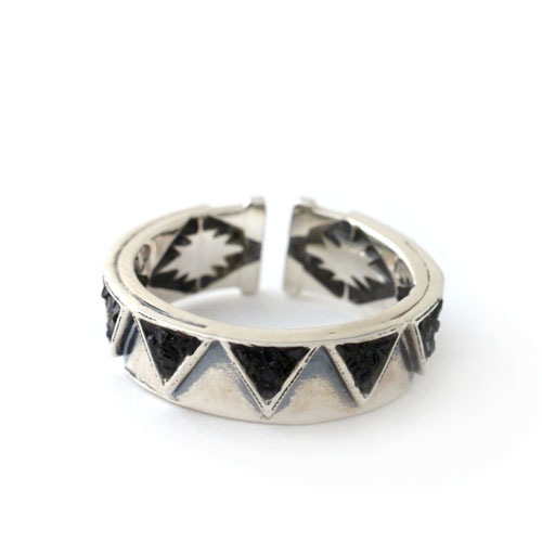 GARDEN OF EDEN ONYX TRIANGLE RING