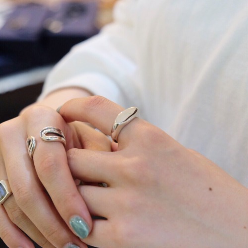 MOLLIVE SIGNET RING OVAL