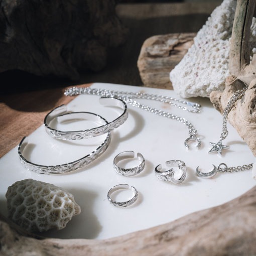 HAWAIIAN JEWELRY MOON NECKLACE