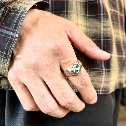 CG LIMITED JIM SKULL RING SILVER EYEPATCH with EMERALD
