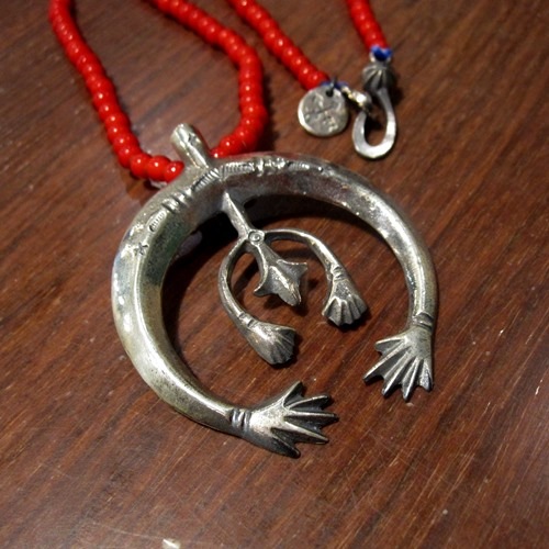 NAJA NATIVE BEADS NECKLACE / WH