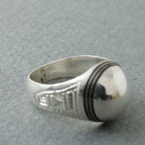ROUND COLLEGE RING