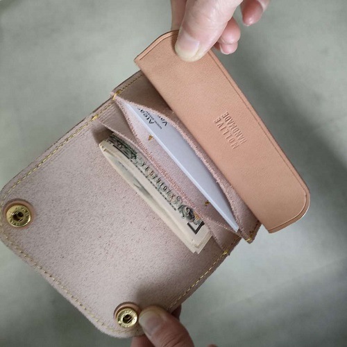 SHORT TRUCKER WALLET SPLIT NATURAL.��