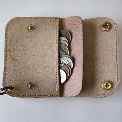 SHORT TRUCKER WALLET SPLIT NATURAL.��