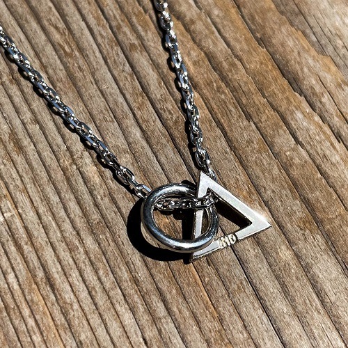 K10 TRIANGLE & SV CIRCLE NECKLACE