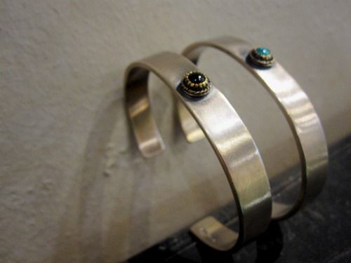 Atease NABAJO STYLE TURQUOISE/ ONYX BRACELET��������MODEL