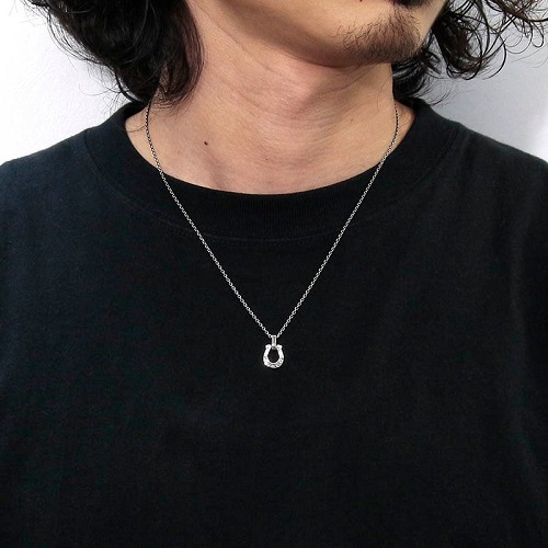 Horseshoe Amulet Necklace - Laurel