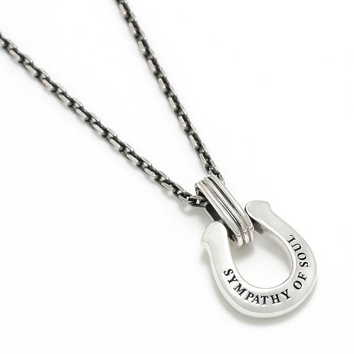 Horseshoe Amulet Necklace - Laurel