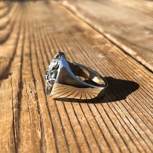 TINY SCARED HEART RING