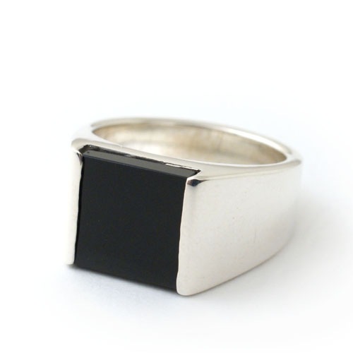 ONYX RING SIGNET FLAT SQUARE