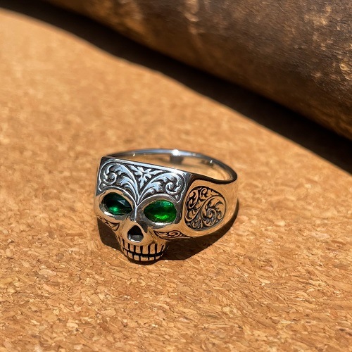 JIM SKULL ENGRAVED-SE-EMERALD-