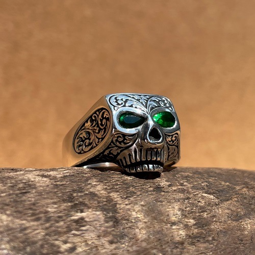 JIM SKULL ENGRAVED-SE-EMERALD-