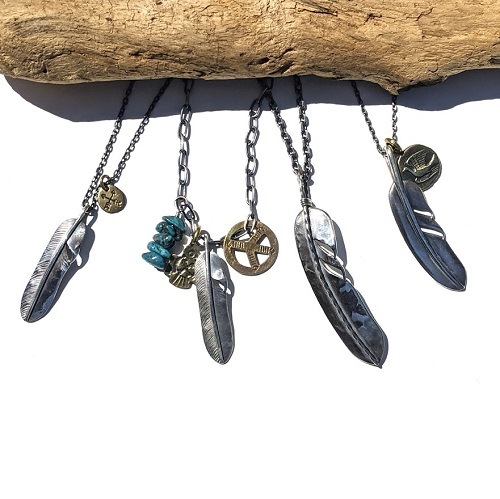 SMALL FEATHER SET NECKLACE