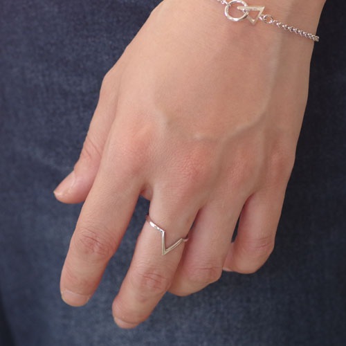 TRIANGLE RING