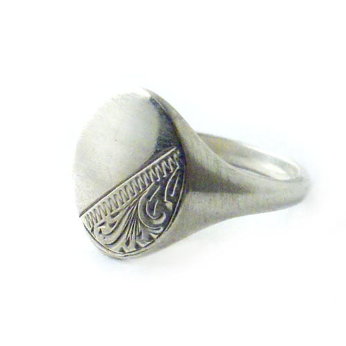 SIGNET RING OVAL LARGE