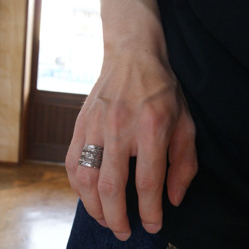 TRINITY FEATHER RING SV