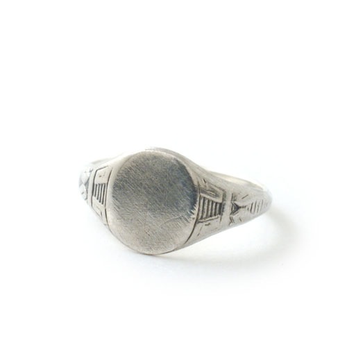 SIGNET RING OVAL SMALL