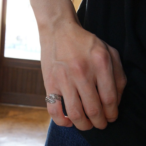 NATURAL FEATHER RING
