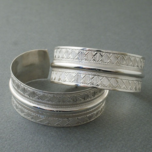 CENTER LINE FLAT BRACELET