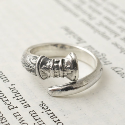 KNIFE RING