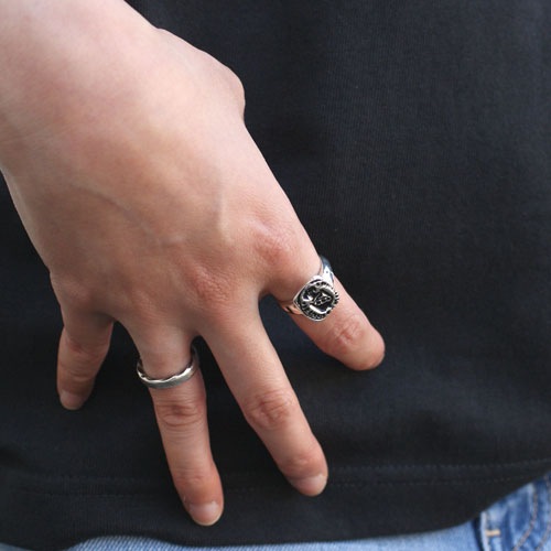 EMBLEM STAMP RING