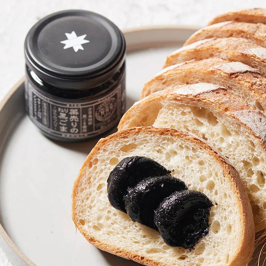 薬売りのねり黒ごまはちみつ入り 125g [千金丹]