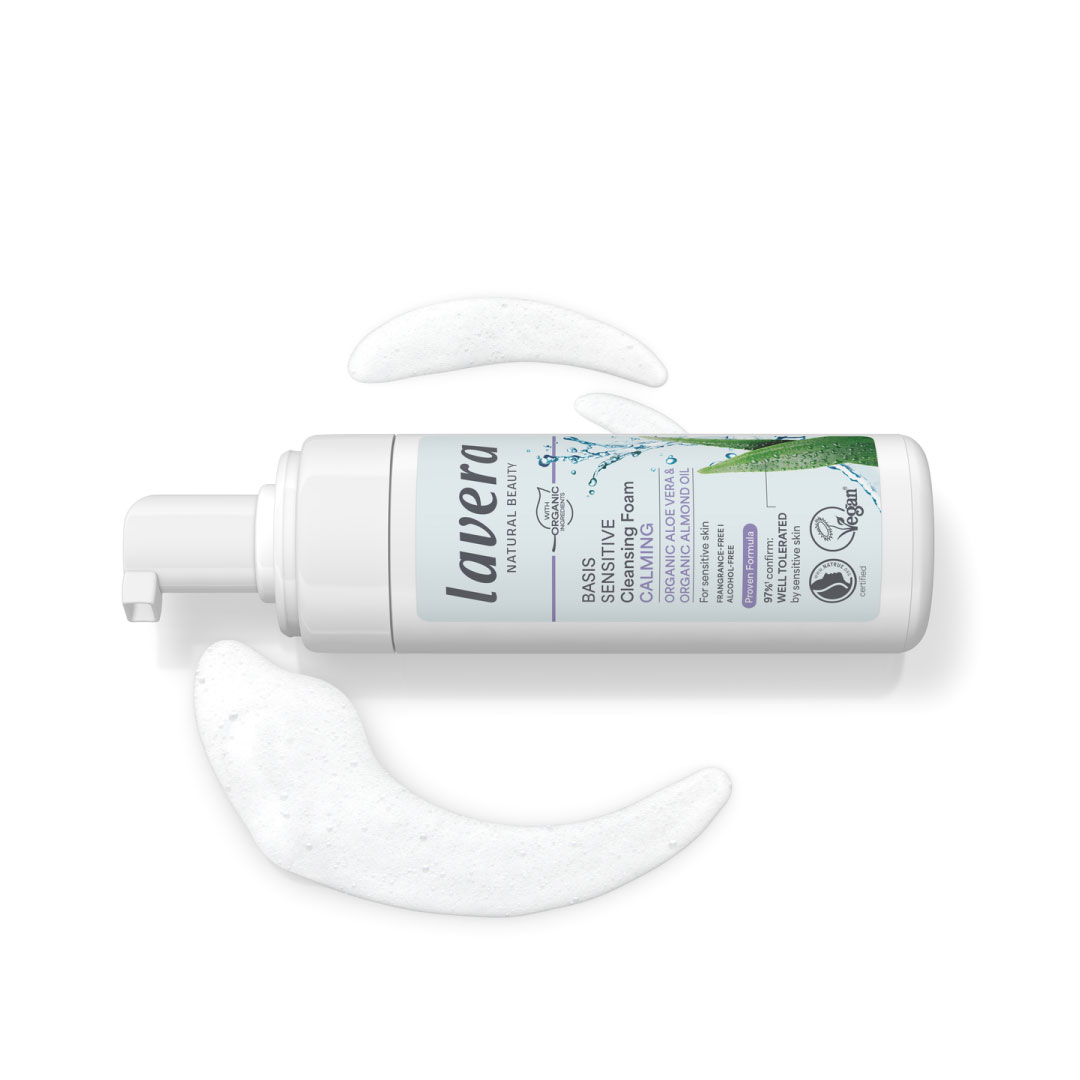 ベーシック クレンジングフォーム 150mL ＜敏感肌用 メイク落とし＞ [ラヴェーラ]