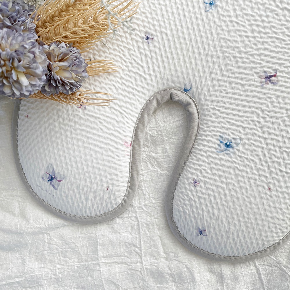 Classic Air_ Floating blooms