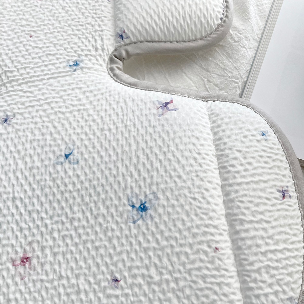 Classic Air_ Floating blooms