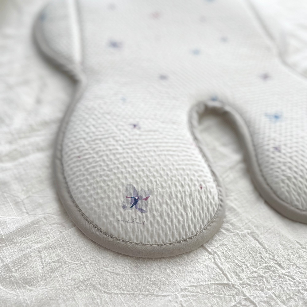 Classic Air_ Floating blooms