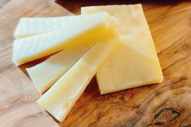 イタリア産セミハードチーズ（100g）