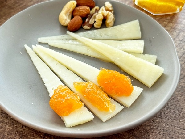 スペイン産セミハードチーズ3ヶ月熟成（100g）