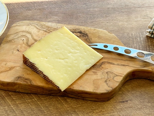 スペイン産セミハードチーズ3ヶ月熟成（100g）