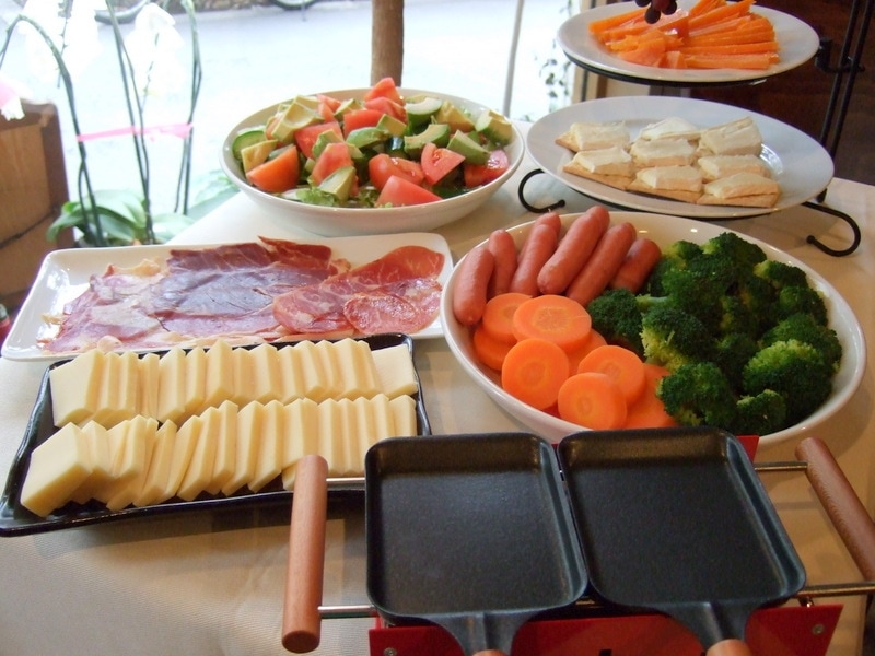 スイス産ラクレットハーフカット（約2,3～2,6キロ目安）ハイジのチーズ