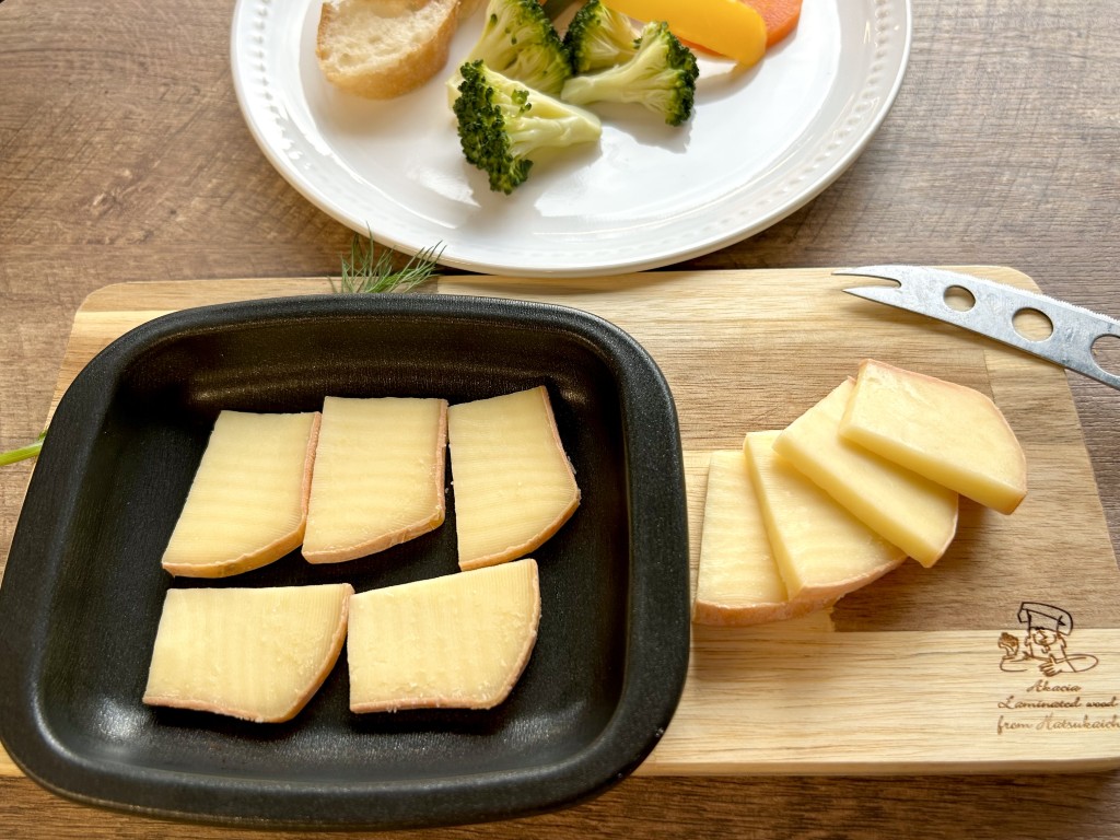 LSA(エルエスエー) チーズドーム&ウッドトレー LSA International Lotta Cheese Dome with Base | Harrods US