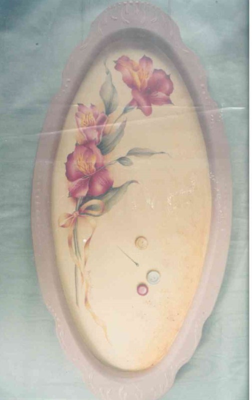 NOMI-AY17 PS-53 PERUVIAN LILIES ON A DRESSER TRAY