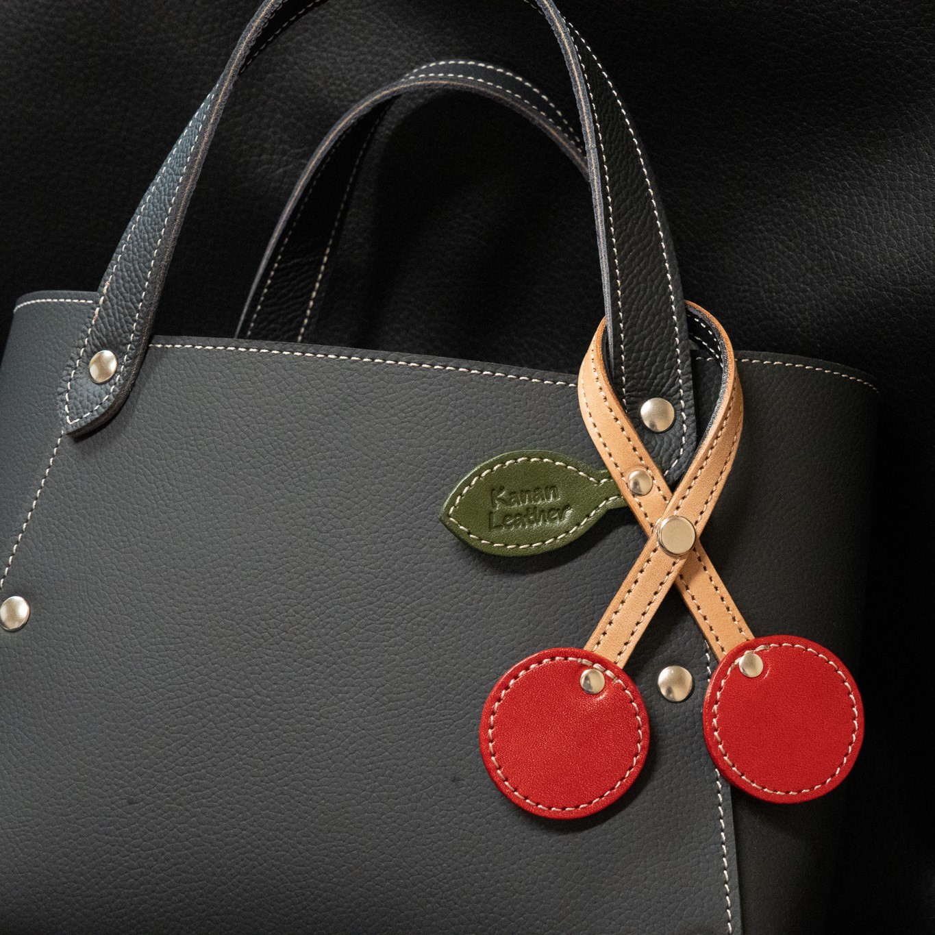 チェリーランド産さくらんぼのバッグチャーム ヌメ革 Kanan Leather
