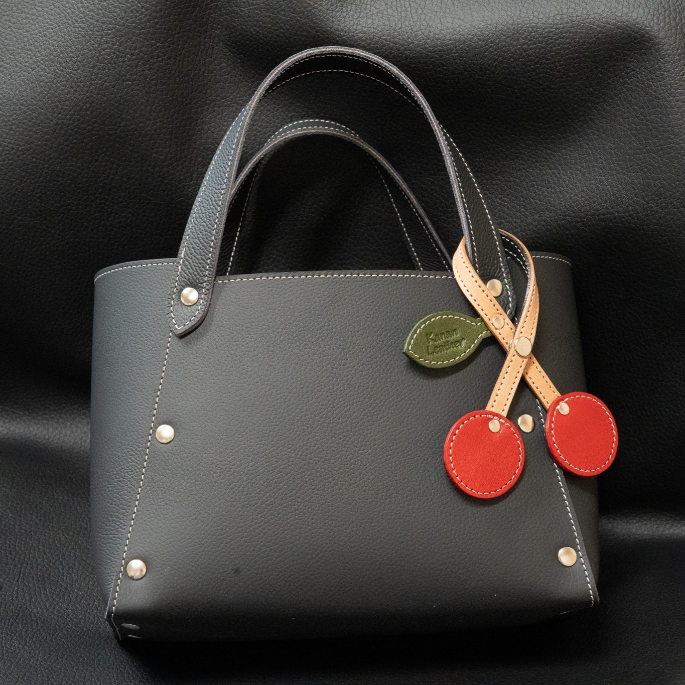 チェリーランド産さくらんぼのバッグチャーム ヌメ革 Kanan Leather