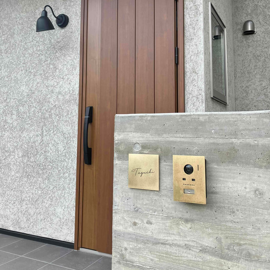 真鍮表札（筆記体）とインターホンプレートのセット