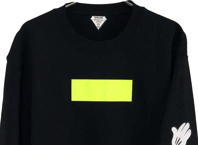 Hand sign yellow box sweat