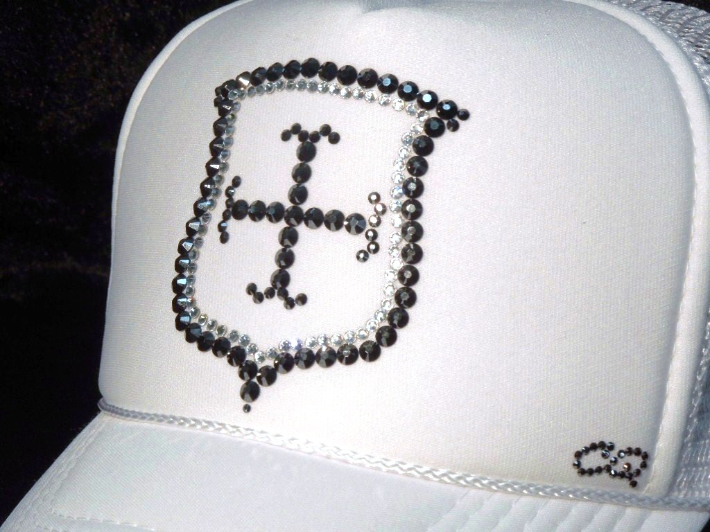 Cross emblem Swarovski white cap