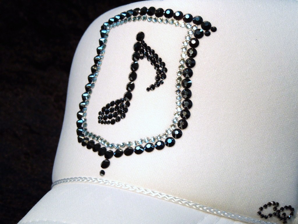 Melody emblem Swarovski white cap