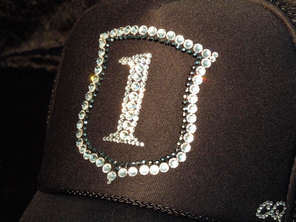 Emblem �Σ�.1 Swarovski cap Black
