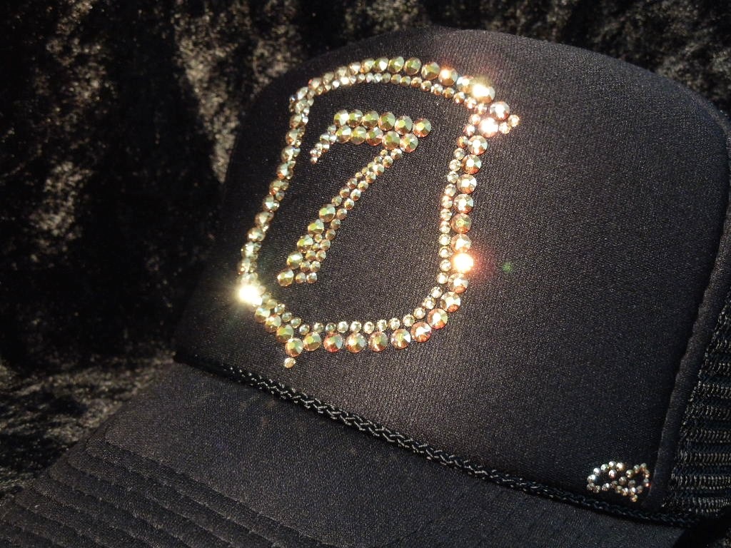 Emblem Seven Swarovski cap lackGold